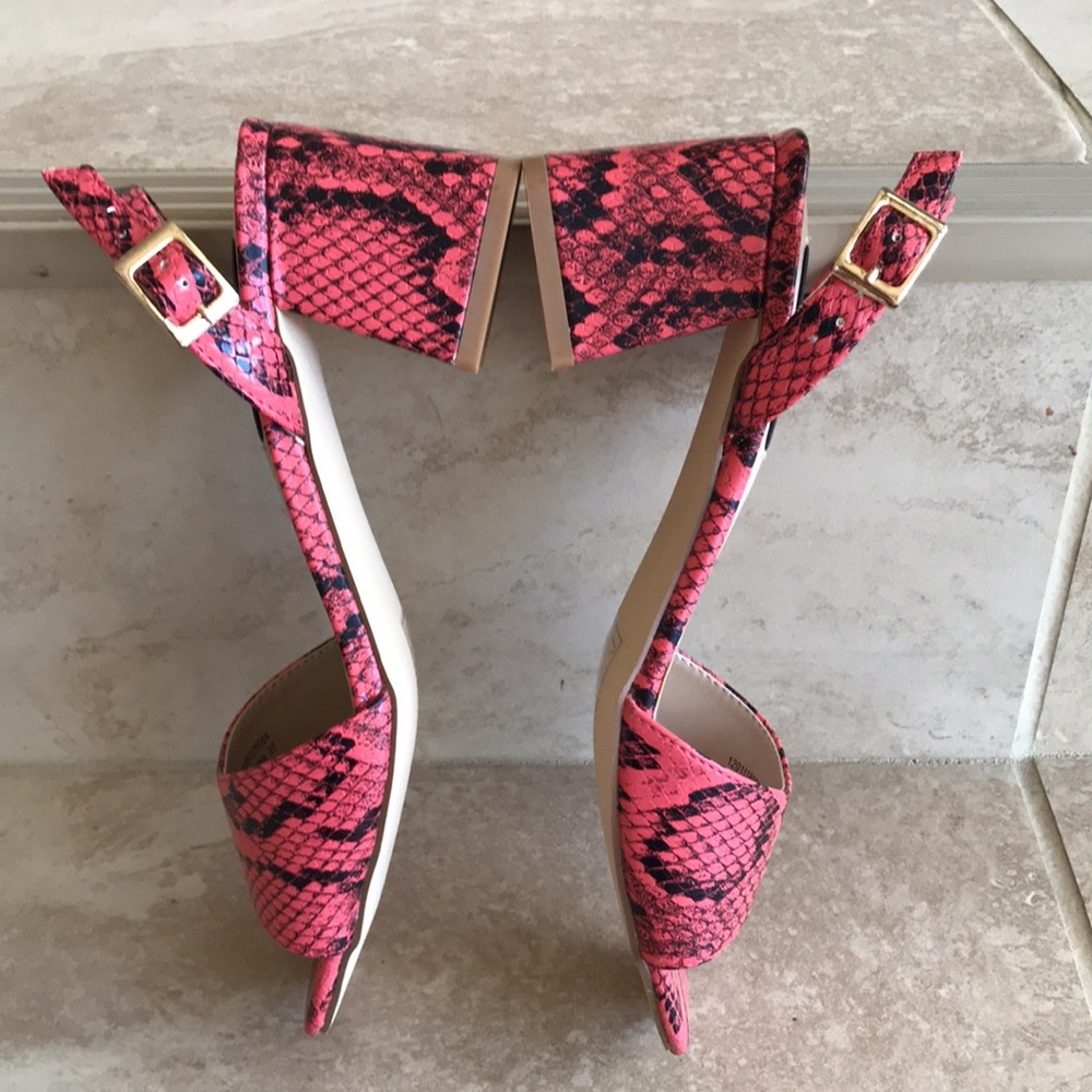 Lost Ink sandals - Picture 6 of 14
